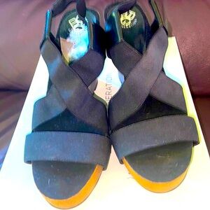 CLEARANCE! BRAND NEW BCBG Generation Platform Sandals. ‼️FINAL PRICE ‼️FIRM.